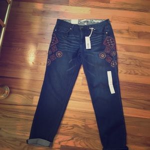Code Bleu - Gracie, Mid-Rise, Relaxed Fit Jeans